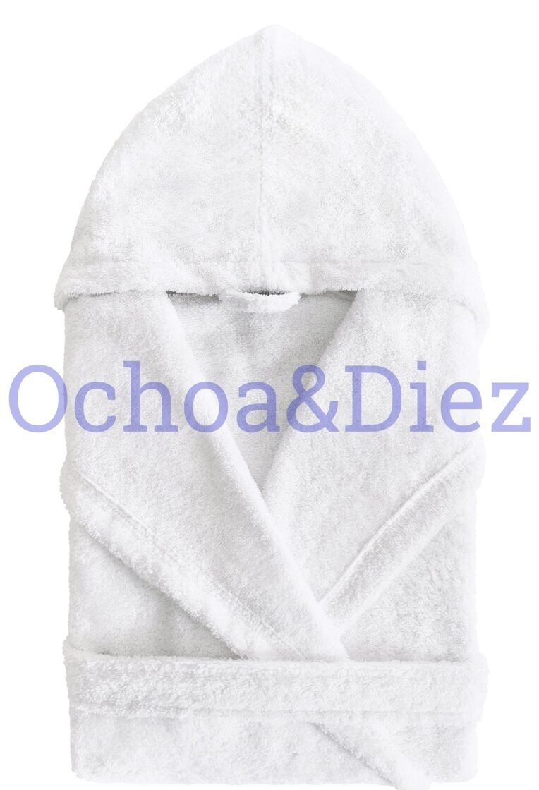 Hooded plain bathrobe