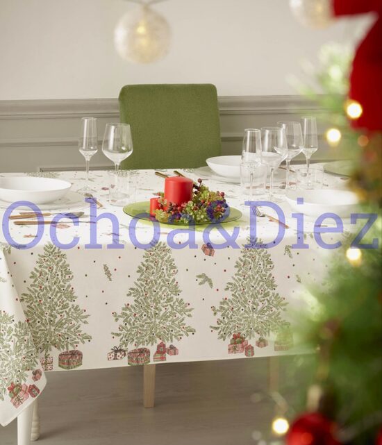 Trees & presents tablecloth