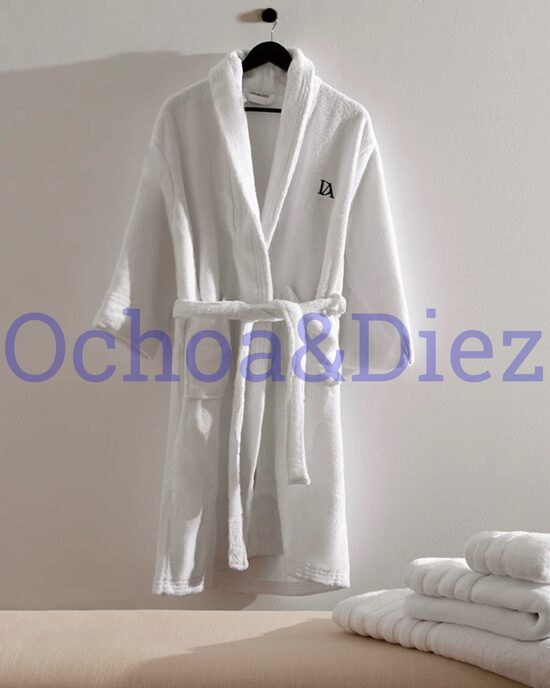 Plain bathrobe