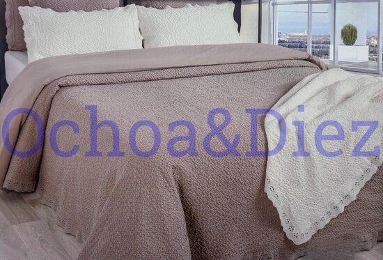 Colcha puntilla floreada