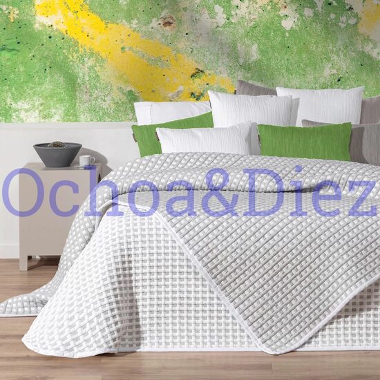 Colcha cuadros blancos