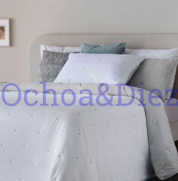 White reversible quilt