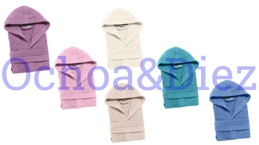 Hooded plain bathrobe