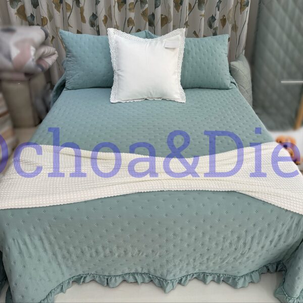 Bedspread (double bed).