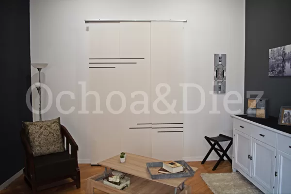 Cortinas; panel japonés con varillas decorativas.