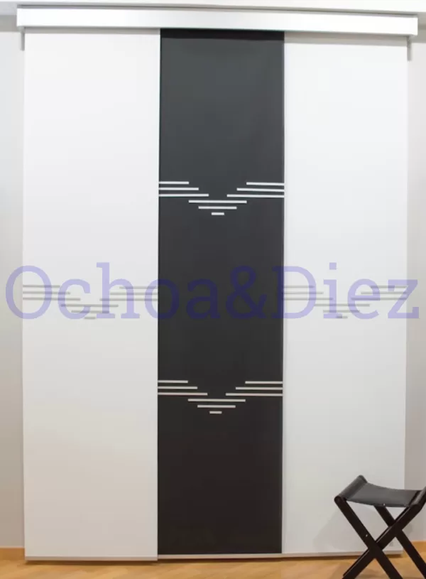 Cortinas; panel japonés con varillas decorativas.